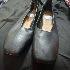 Woman’s wide width flat shoes NWOT size 6.5 wide
